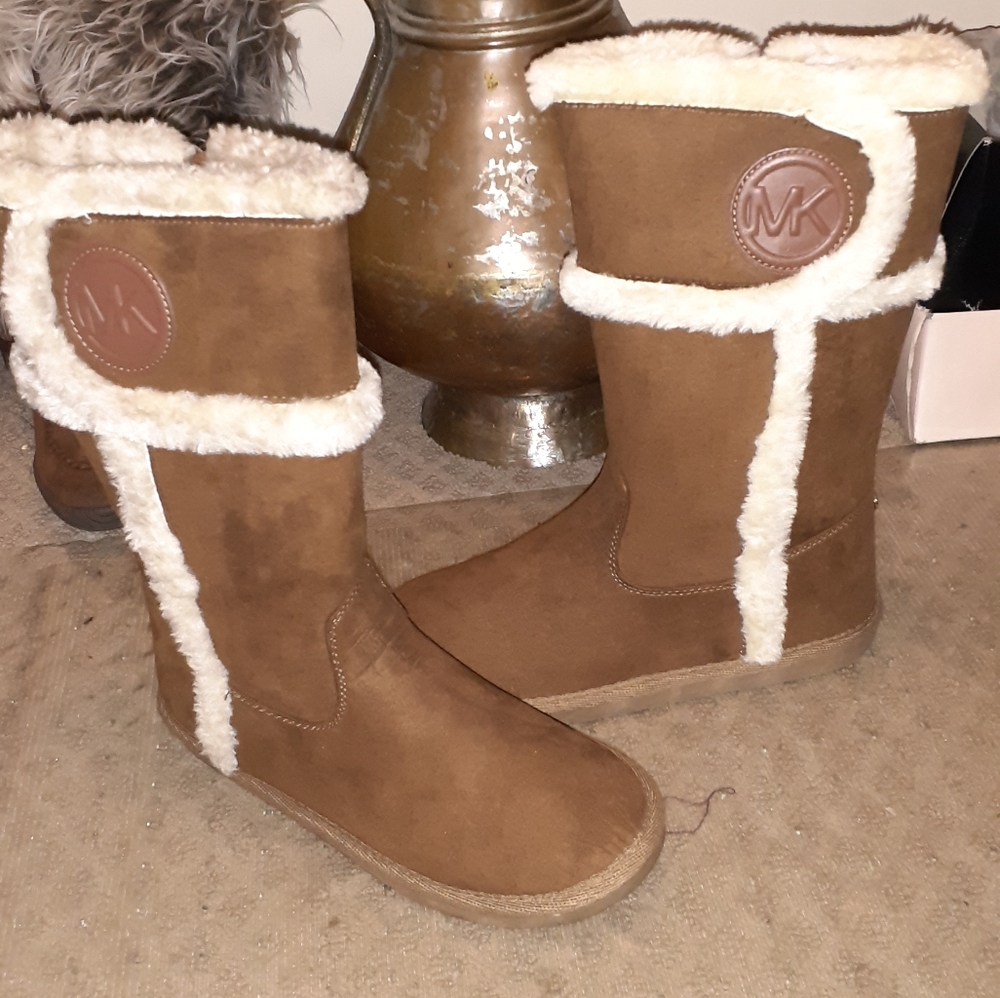 Micheal kors  boots - Picture 3 of 5